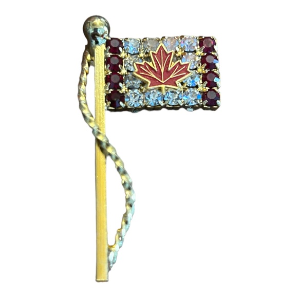 Canada Flag Brooch - Picture 1 of 3